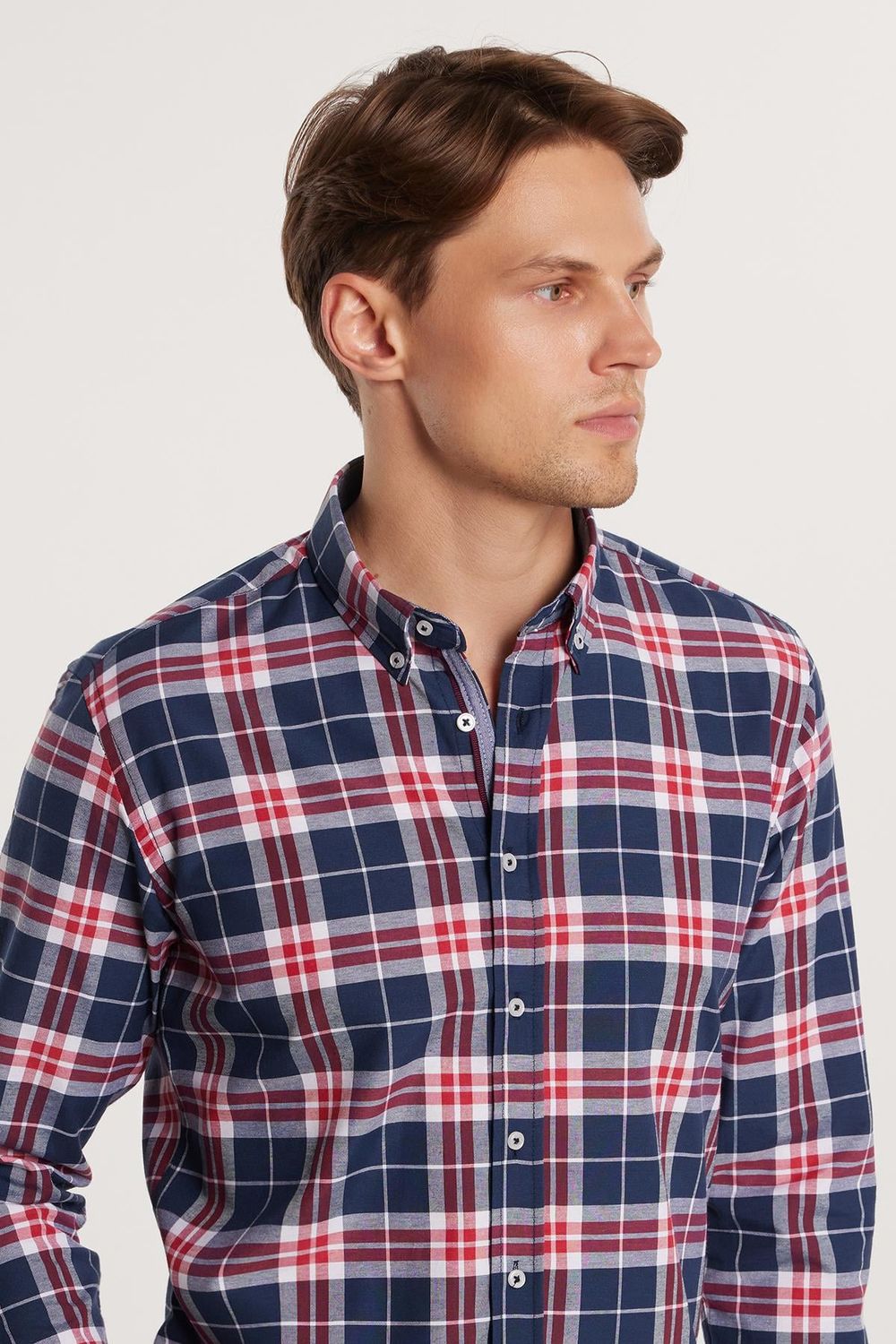 Erkek Slim Fit Dar Kesim Uzun Kollu Pamuklu Kolay Ütü Kareli Düğmeli Yaka Gömlek