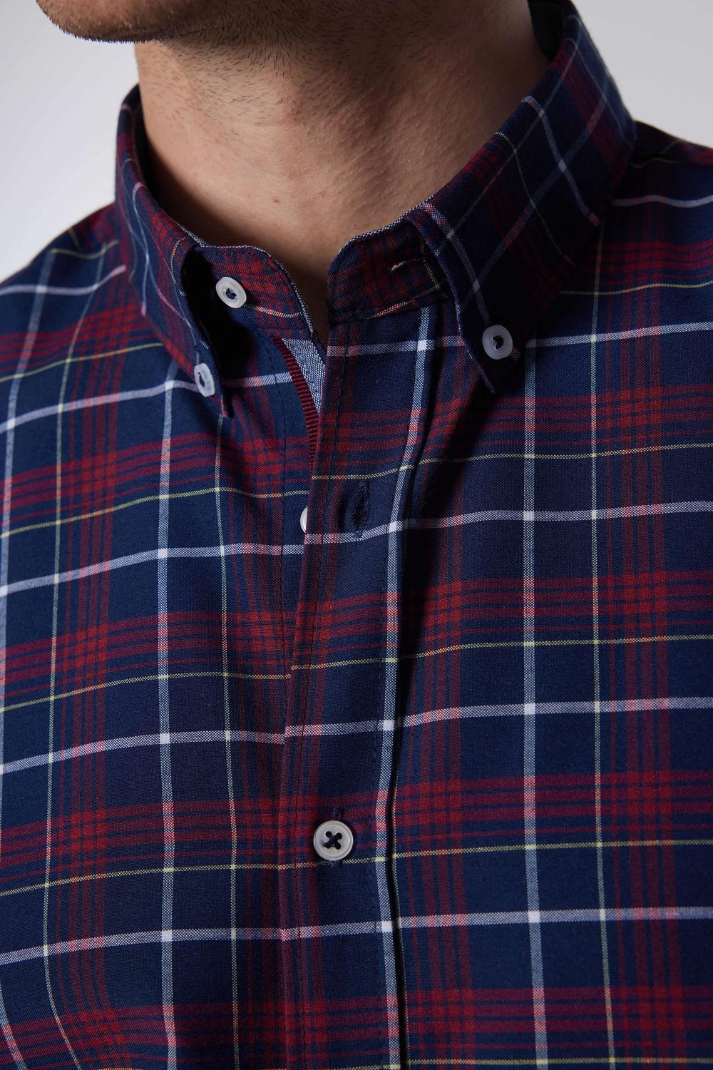 Slim Fit Düğmeli Yaka Kareli Pamuklu Kolay Ütü Erkek Gömlek