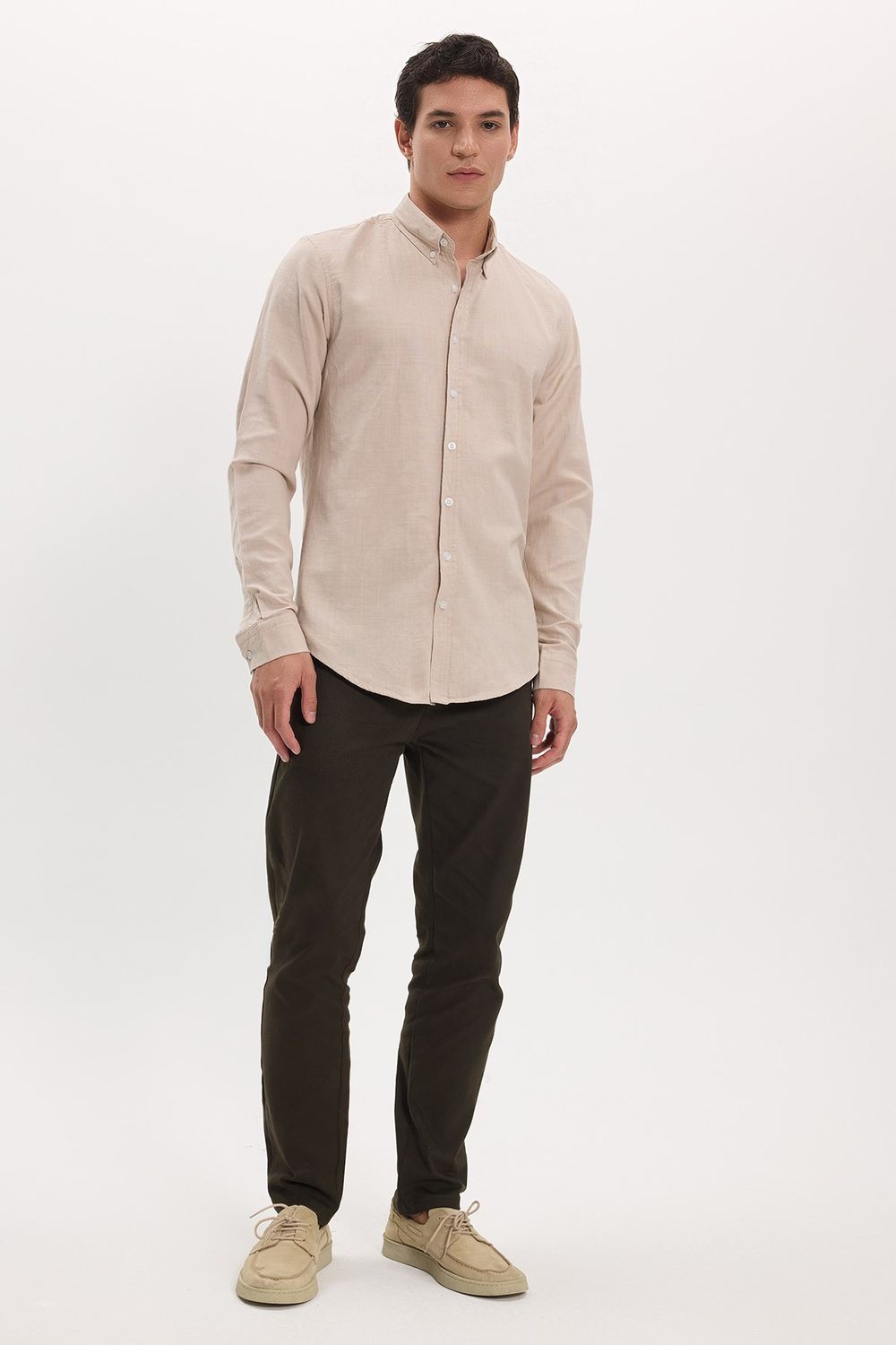 Erkek Slim Fit Dar Kesim %100 Pamuk Keten Doku Düğmeli Yaka Taş Renk Gömlek