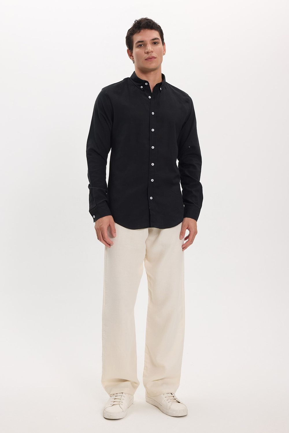 Erkek Slim Fit Dar Kesim %100 Pamuk Keten Doku Düğmeli Yaka Siyah Gömlek