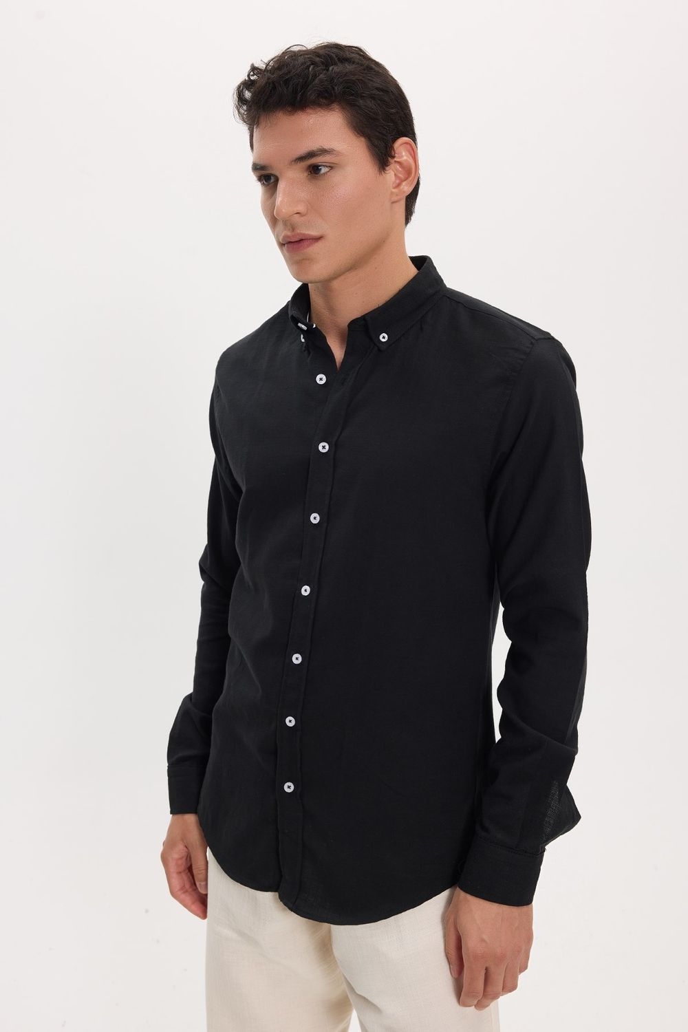 Erkek Slim Fit Dar Kesim %100 Pamuk Keten Doku Düğmeli Yaka Siyah Gömlek