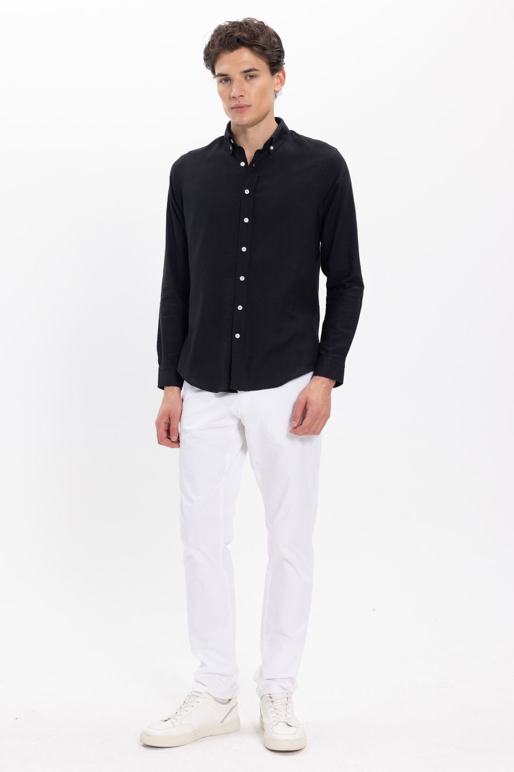Erkek Slim Fit Dar Kesim %100 Pamuk Keten Doku Düğmeli Yaka Siyah Gömlek