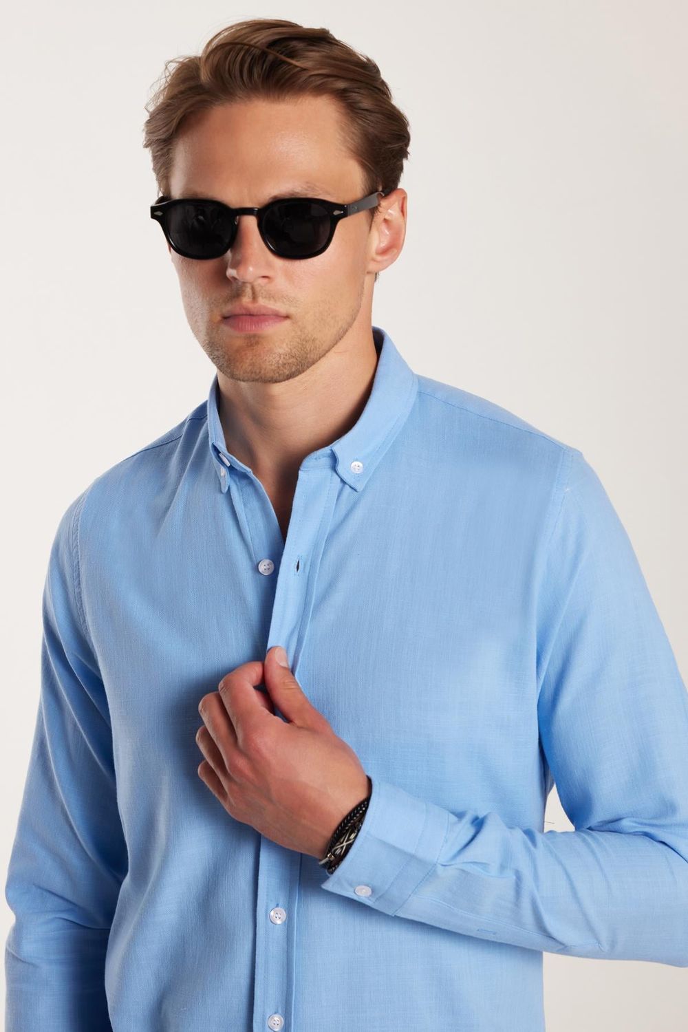 Erkek Slim Fit Dar Kesim %100 Pamuk Keten Doku Düğmeli Yaka Mavi Gömlek