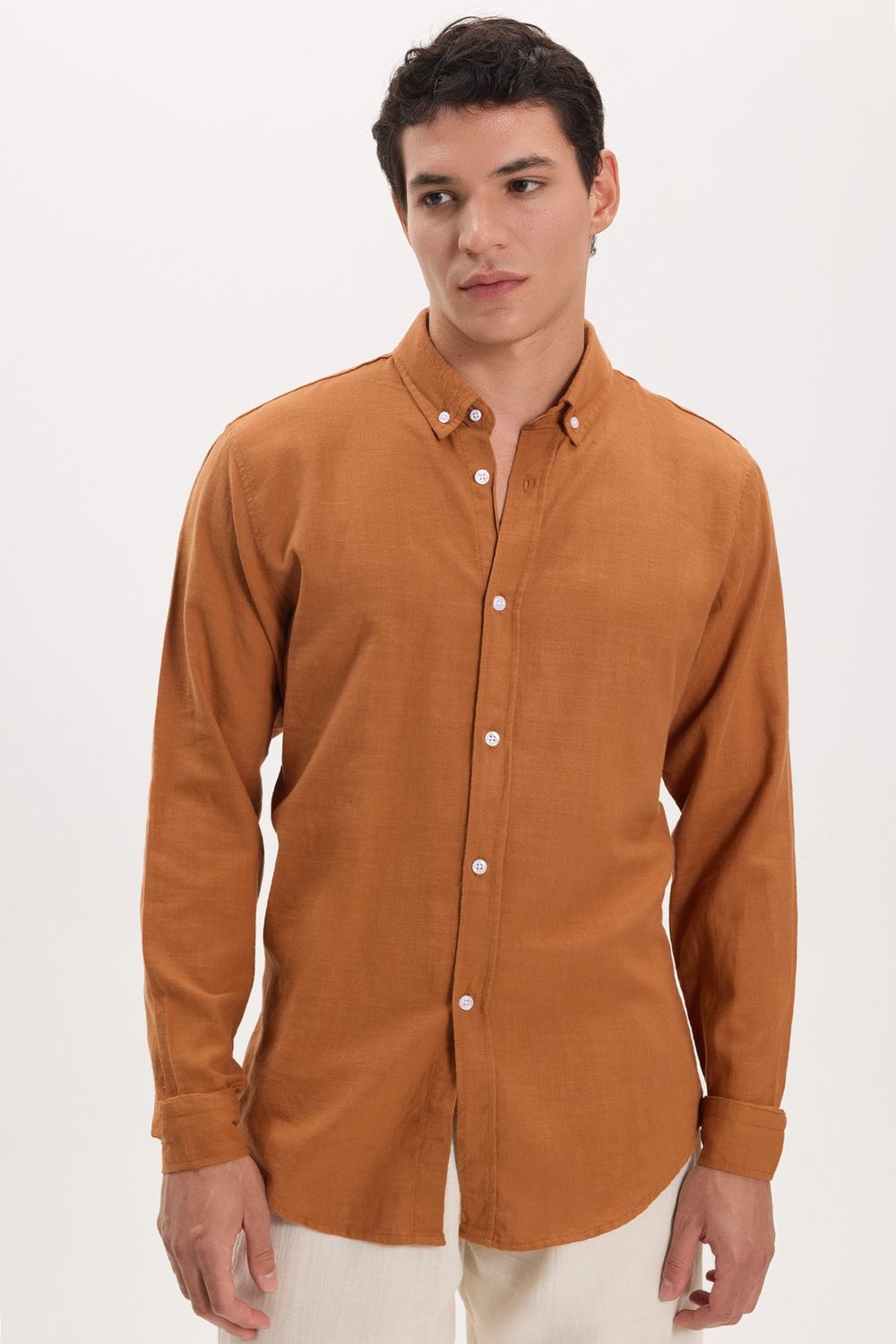 Erkek Slim Fit Dar Kesim %100 Pamuk Keten Doku Düğmeli Yaka Kiremit Renk Gömlek