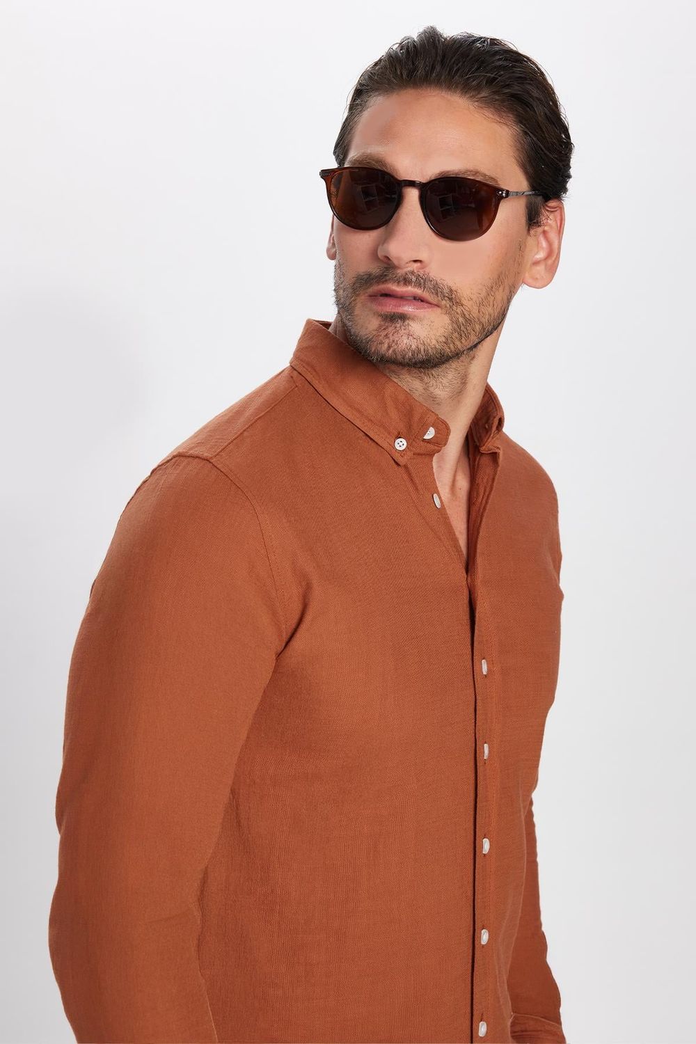 Erkek Slim Fit Dar Kesim Uzun Kollu %100 Pamuk Keten Doku Düğmeli Yaka Kiremit Renk Gömlek