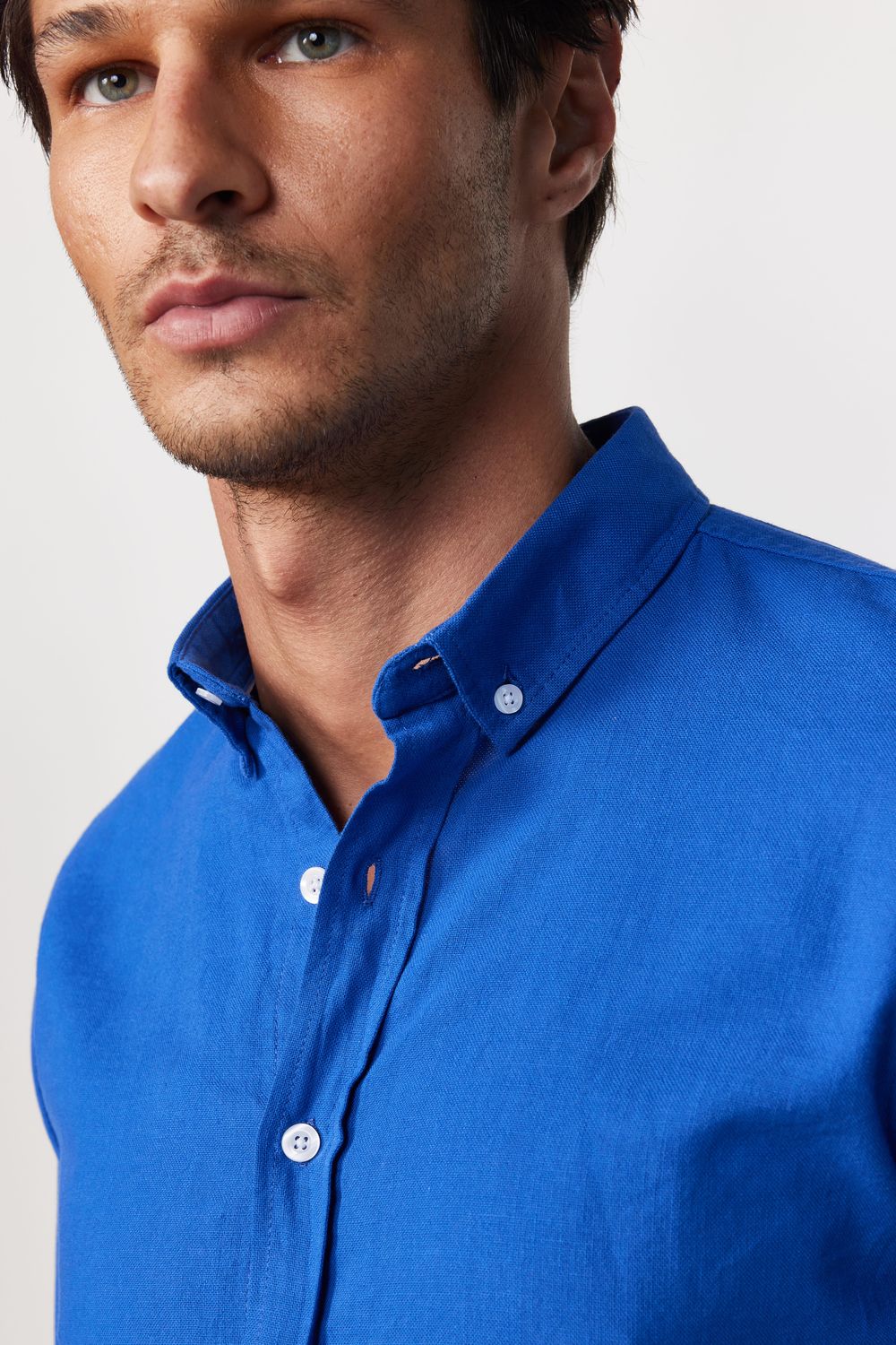 Slim Fit Uzun Kol Biyeli Yaka Düğmeli Keten Saks Mavi Erkek Gömlek