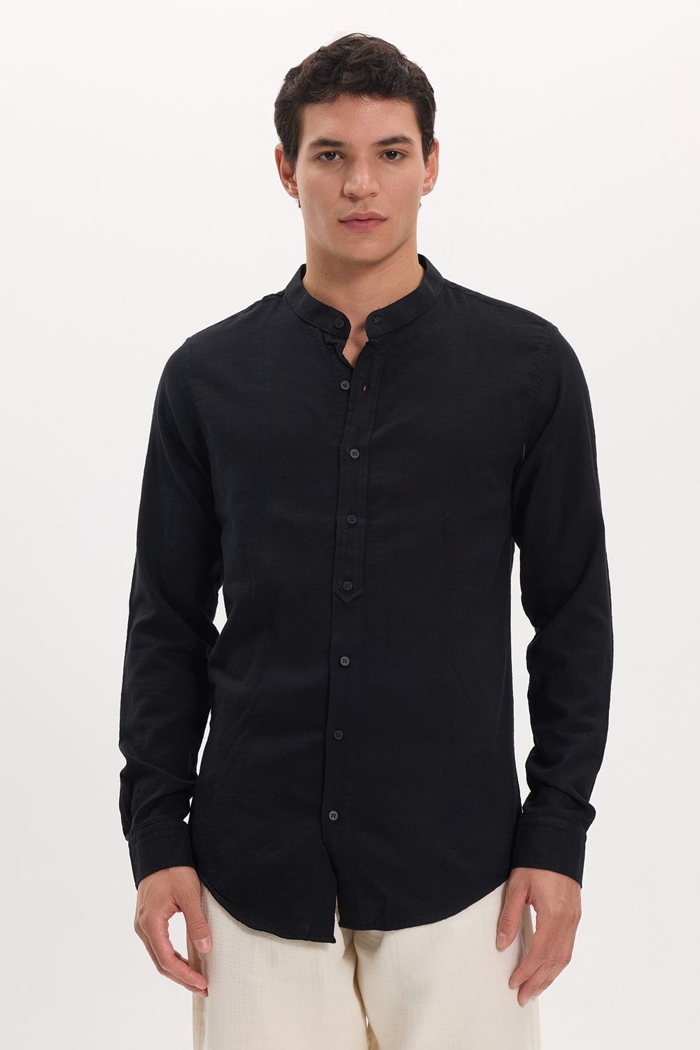 Erkek Slim Fit Dar Kesim Uzun Kollu %100 Pamuk Keten Doku Hakim Yaka Siyah Gömlek