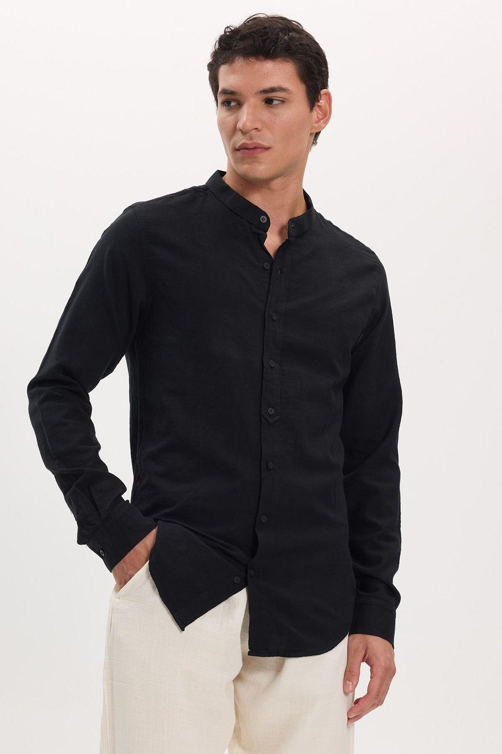 Erkek Slim Fit Dar Kesim Uzun Kollu %100 Pamuk Keten Doku Hakim Yaka Siyah Gömlek
