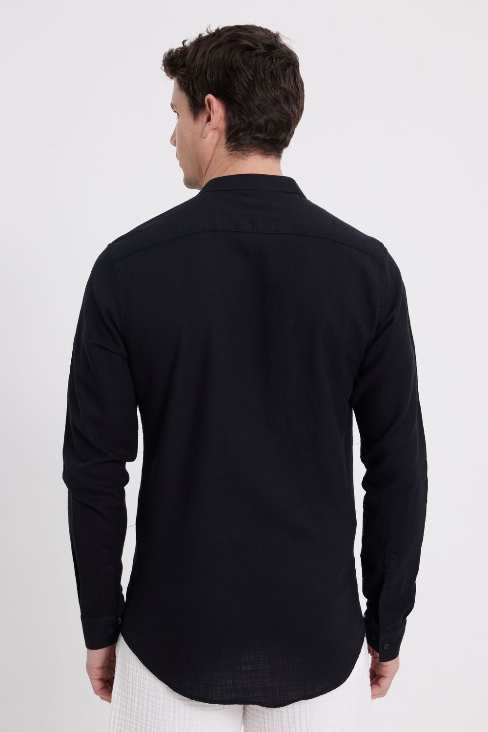 Erkek Slim Fit Dar Kesim Uzun Kollu %100 Pamuk Keten Doku Hakim Yaka Siyah Gömlek