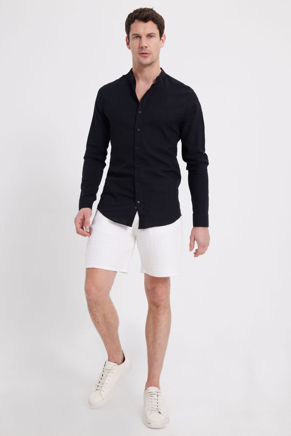 Erkek Slim Fit Dar Kesim Uzun Kollu %100 Pamuk Keten Doku Hakim Yaka Siyah Gömlek