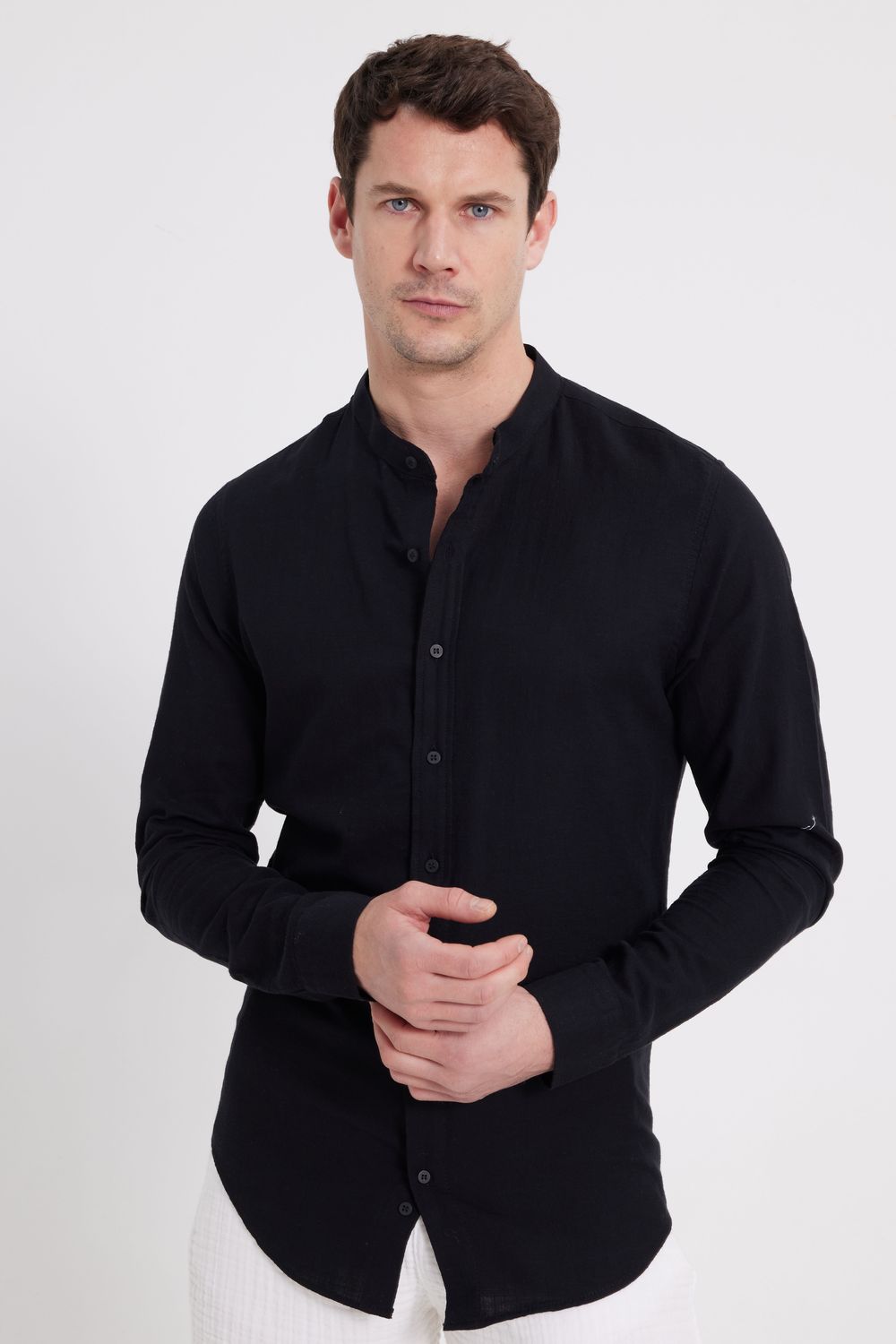 Erkek Slim Fit Dar Kesim Uzun Kollu %100 Pamuk Keten Doku Hakim Yaka Siyah Gömlek