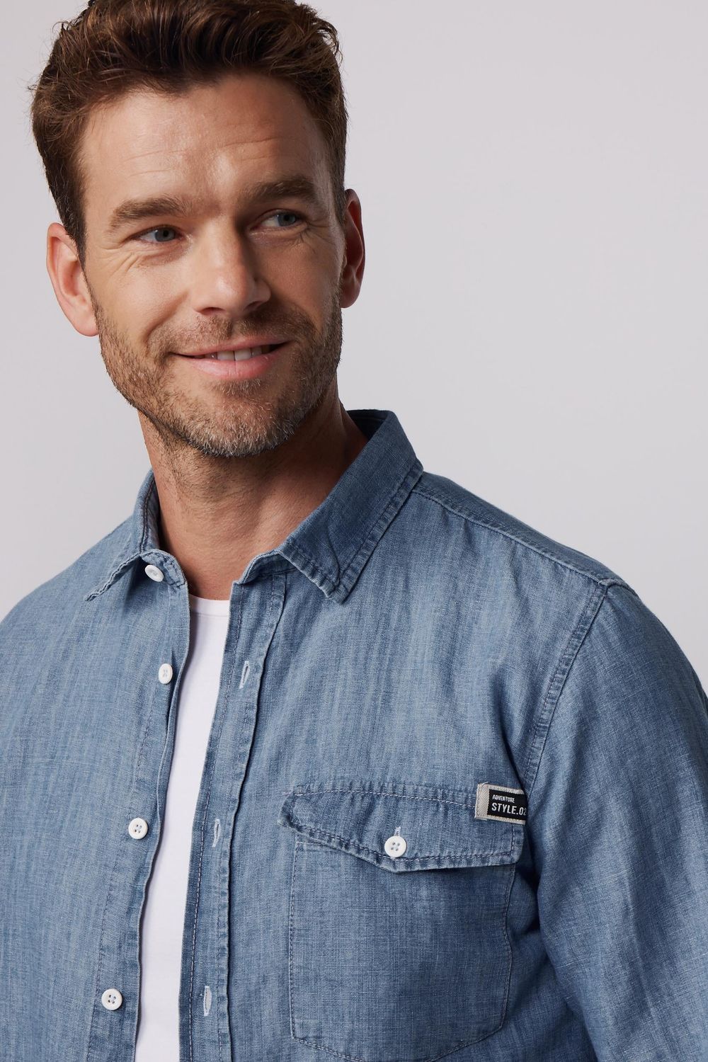 Slim Fit Dar Kesim Tek Cep Kapaklı Pamuklu Mavi Denim Kot Gömlek
