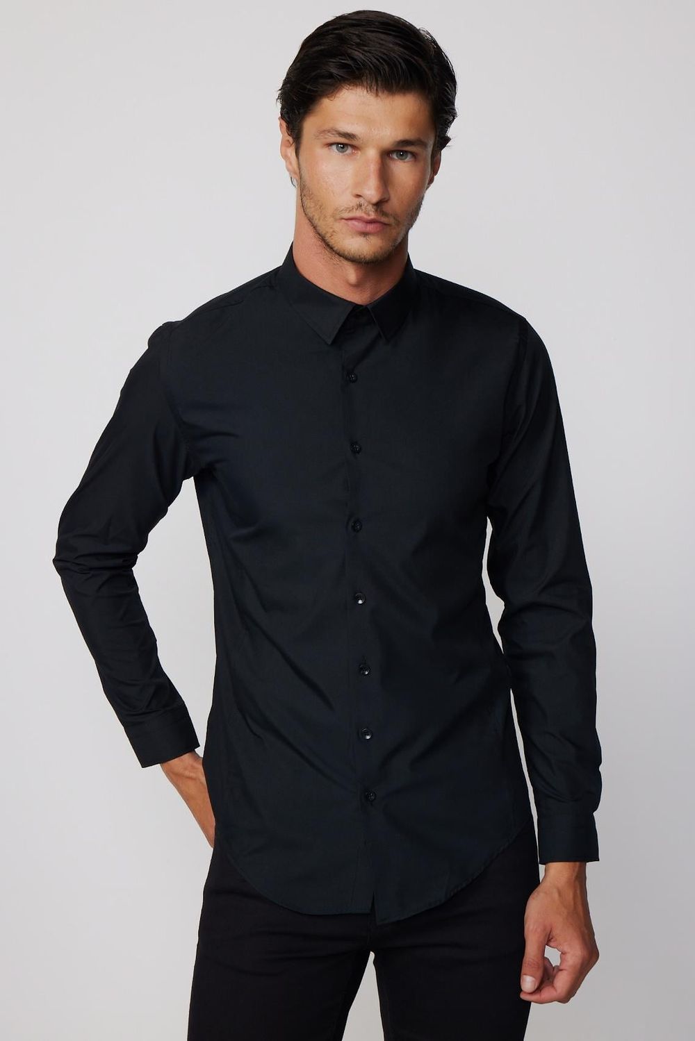 Slim Fit  Arkadan Pensli Önden Kulplu Düz Trend Siyah Erkek Gömlek