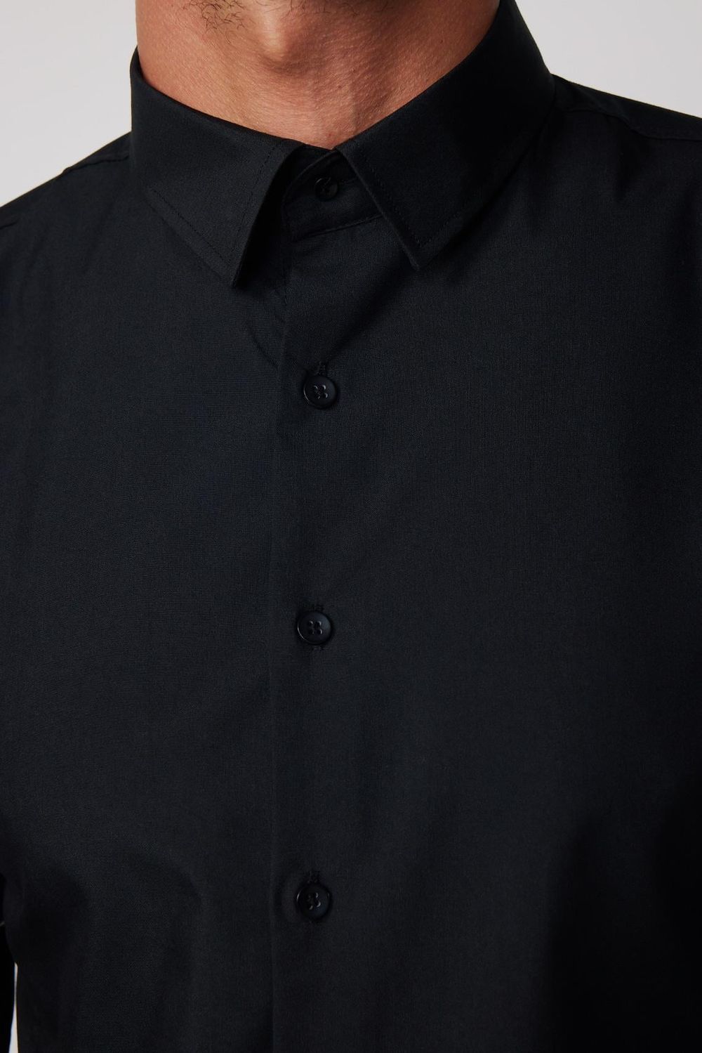 Slim Fit  Arkadan Pensli Önden Kulplu Düz Trend Siyah Erkek Gömlek