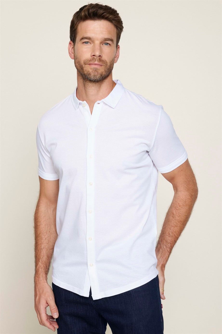 Erkek Slim Fit Kısa Kollu Desenli Apaj Yaka Örme Beyaz Gömlek