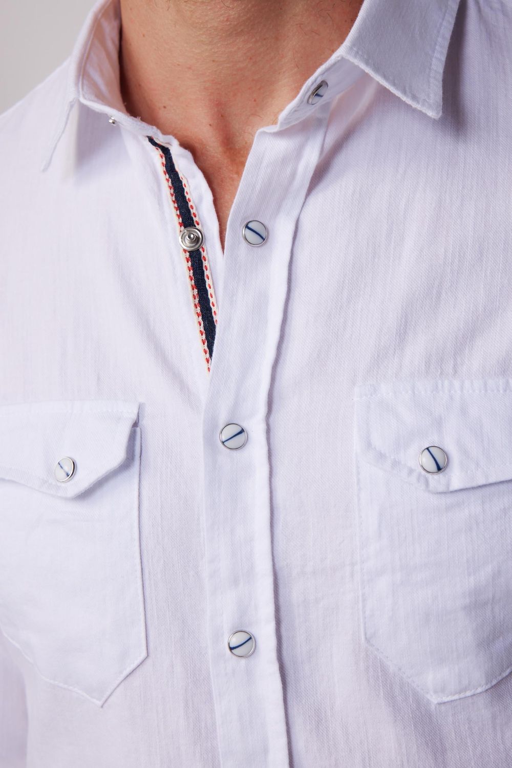 Slim Fit Çift Cep Kapaklı Çıtçıtlı Biyeli Pamuk Keten Beyaz Erkek Gömlek