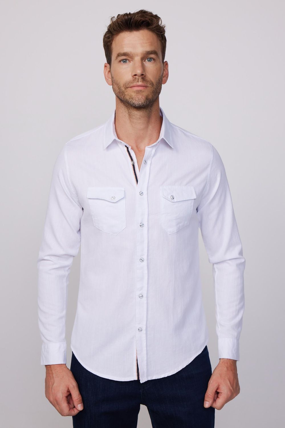 Slim Fit Çift Cep Kapaklı Çıtçıtlı Biyeli Pamuk Keten Beyaz Erkek Gömlek