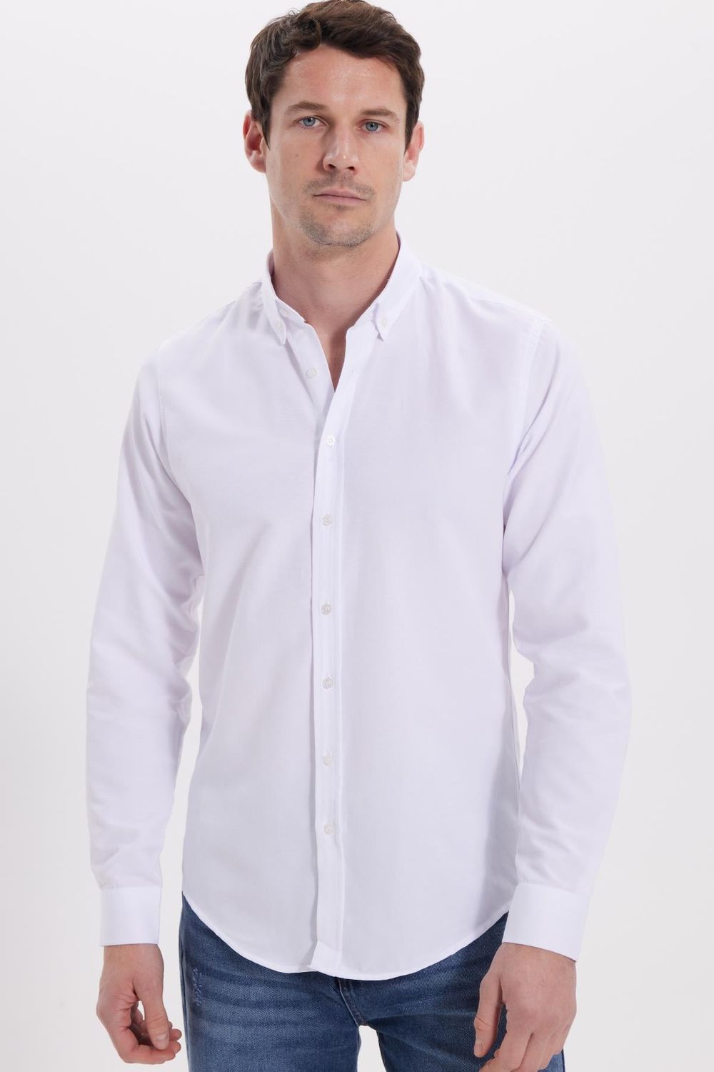 Erkek Slim Fit Dar Kesim Uzun Kollu Pamuklu Oxford Doku Kolay Ütü Beyaz Düğmeli Yaka Gömlek