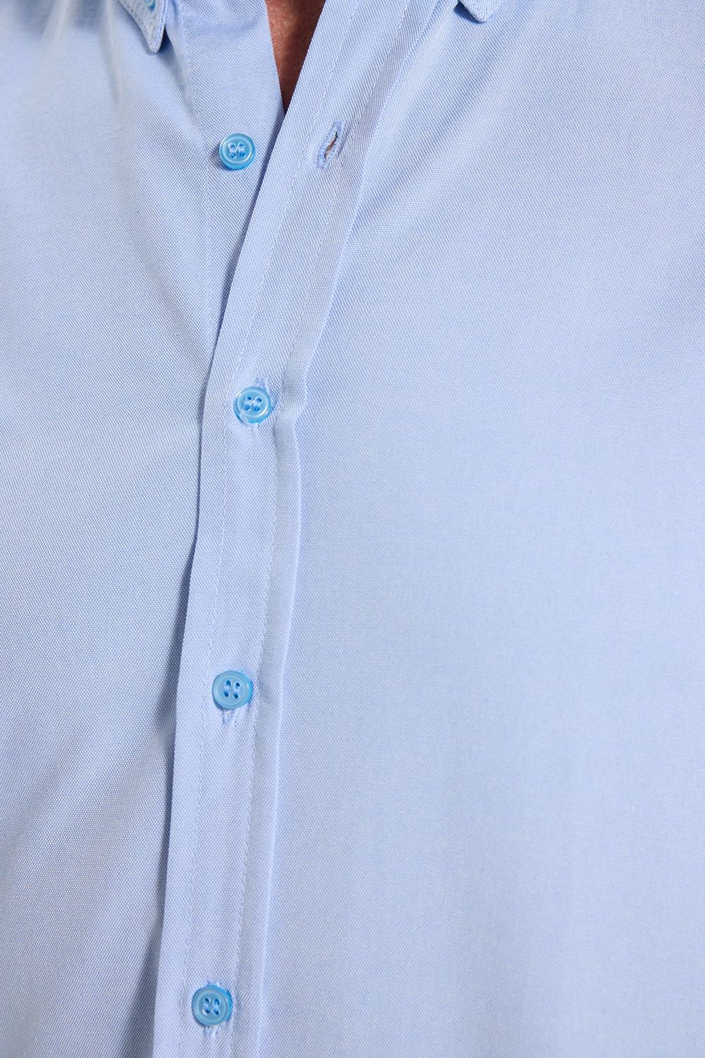 Erkek Slim Fit Dar Kesim Uzun Kollu Pamuklu Oxford Doku Kolay Ütülenebilir Mavi Düğmeli Yaka Gömlek