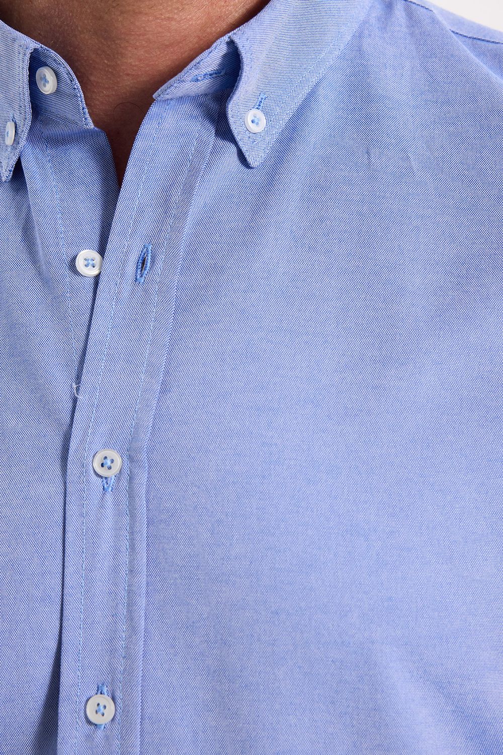 Erkek Slim Fit Dar Kesim Uzun Kollu Pamuklu Oxford Doku Kolay Ütülenebilir Mavi Düğmeli Yaka Gömlek