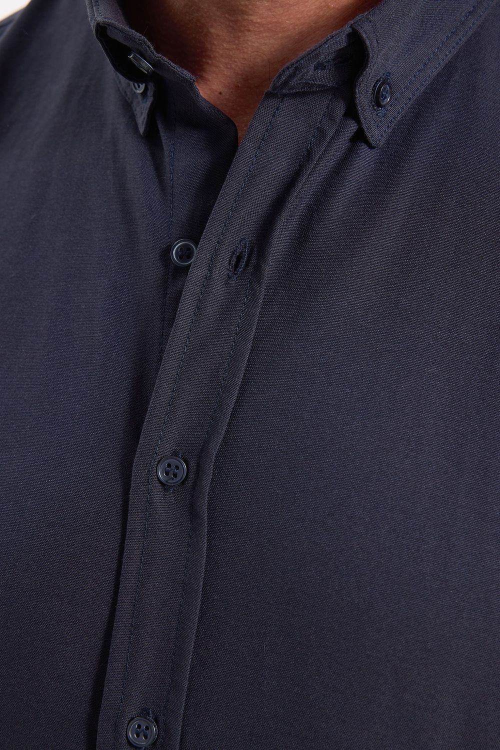 Erkek Slim Fit Dar Kesim Uzun Kollu Pamuklu Oxford Doku Kolay Ütülenebilir Lacivert Düğmeli Yaka Gömlek