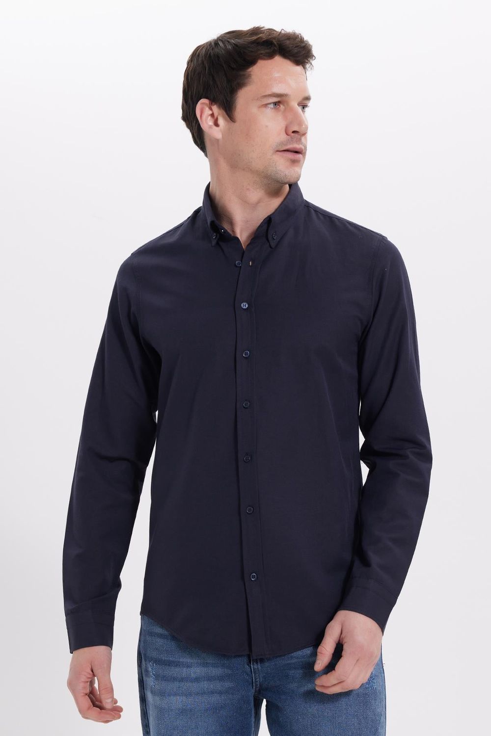 Erkek Slim Fit Dar Kesim Uzun Kollu Pamuklu Oxford Doku Kolay Ütü Lacivert Düğmeli Yaka Gömlek