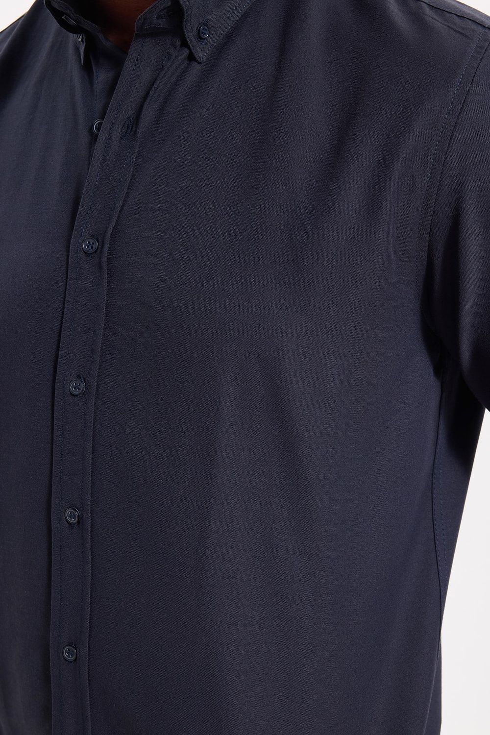 Erkek Slim Fit Dar Kesim Uzun Kollu Pamuklu Oxford Doku Kolay Ütülenebilir Lacivert Düğmeli Yaka Gömlek