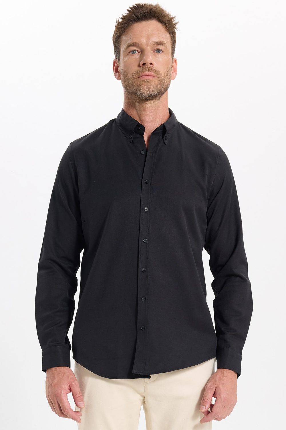 Erkek Slim Fit Dar Kesim Uzun Kollu Pamuklu Oxford Doku Kolay Ütülenebilir Siyah Düğmeli Yaka Gömlek