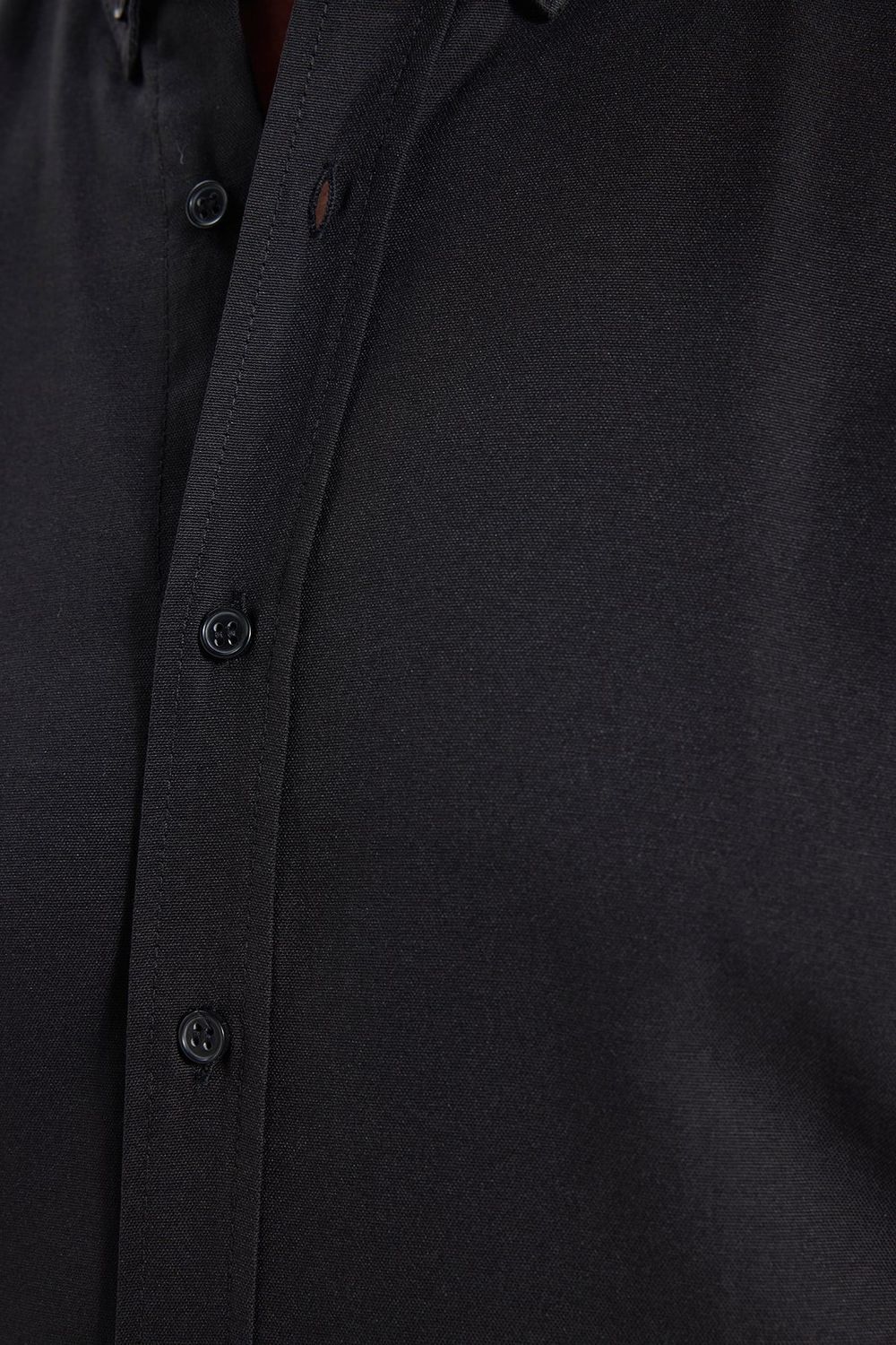 Erkek Slim Fit Dar Kesim Uzun Kollu Pamuklu Oxford Doku Kolay Ütülenebilir Siyah Düğmeli Yaka Gömlek