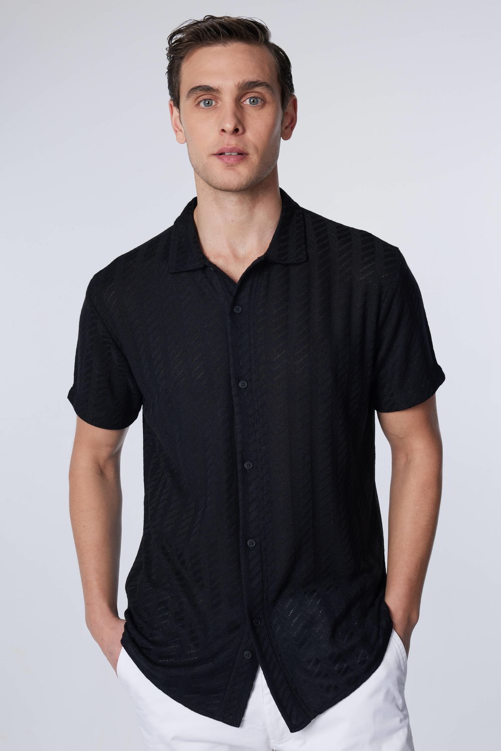 Slim Fit Dar Kesim Kısa Kol Nefes Alan  Örme Doku Armür Desenli Yazlık Siyah Erkek Gömlek