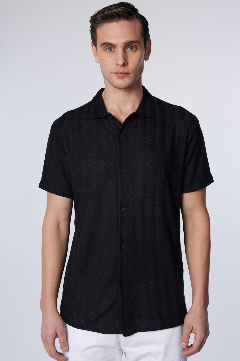 Slim Fit Dar Kesim Kısa Kol Nefes Alan  Örme Doku Armür Desenli Yazlık Siyah Erkek Gömlek