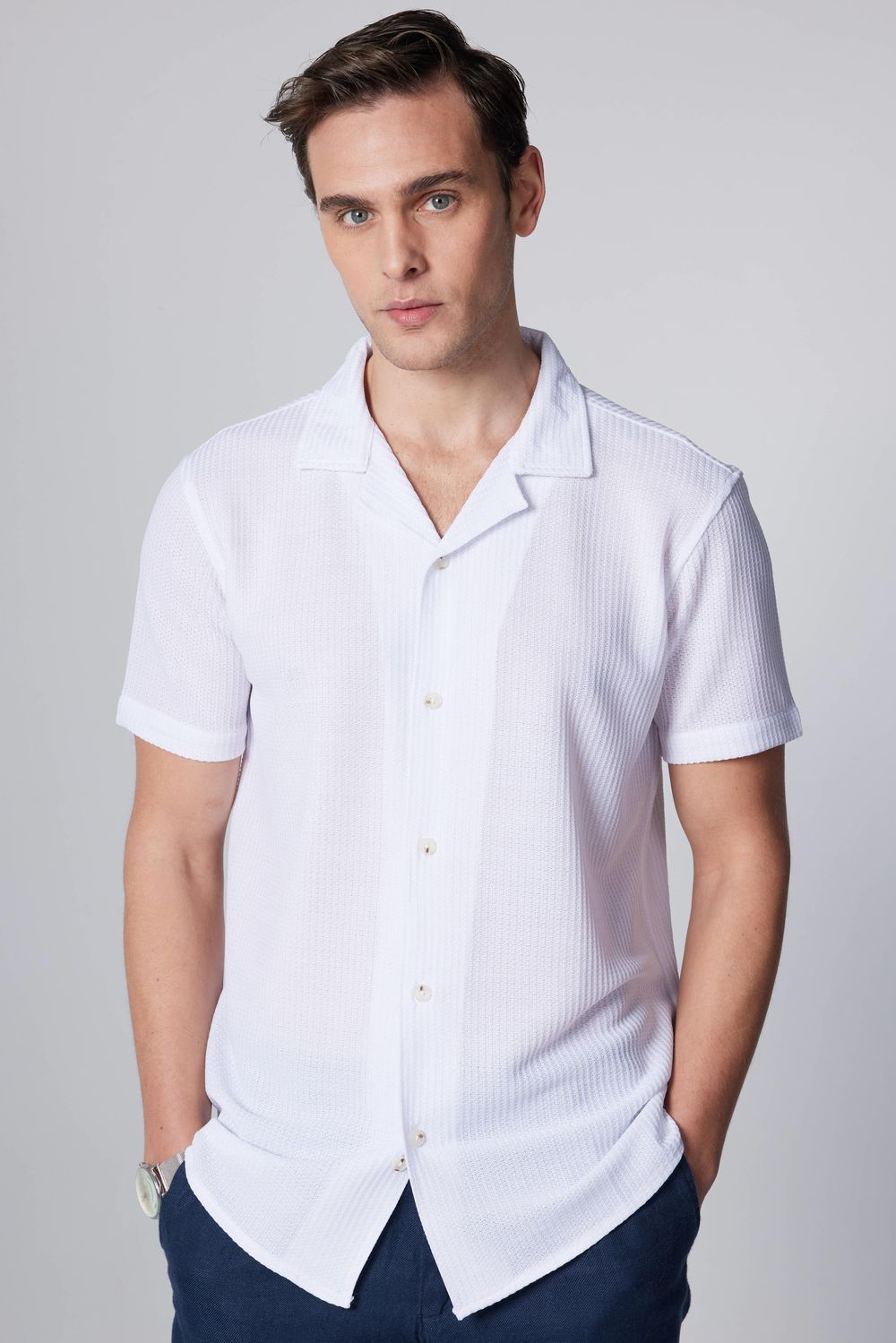 Slim Fit Dar Kesim Kısa Kollu Apaj Yaka Örme Kumaş Yazlık Beyaz Erkek Gömlek
