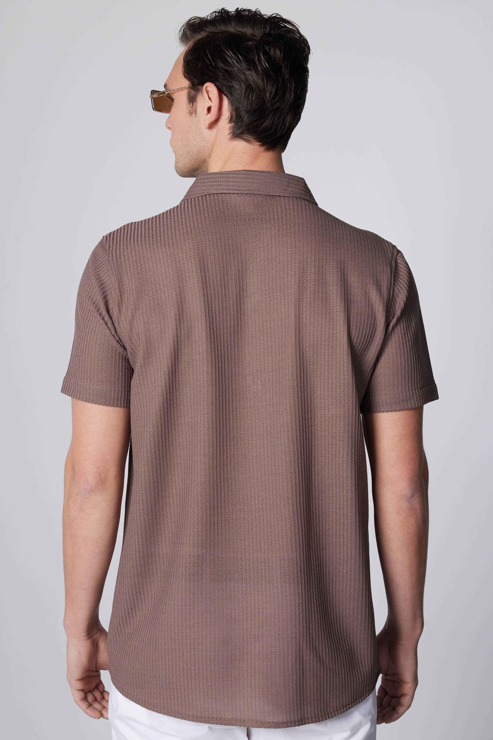 Slim Fit Dar Kesim Kısa Kollu Apaj Yaka Örme Kumaş Yazlık Kahverengi Erkek Gömlek
