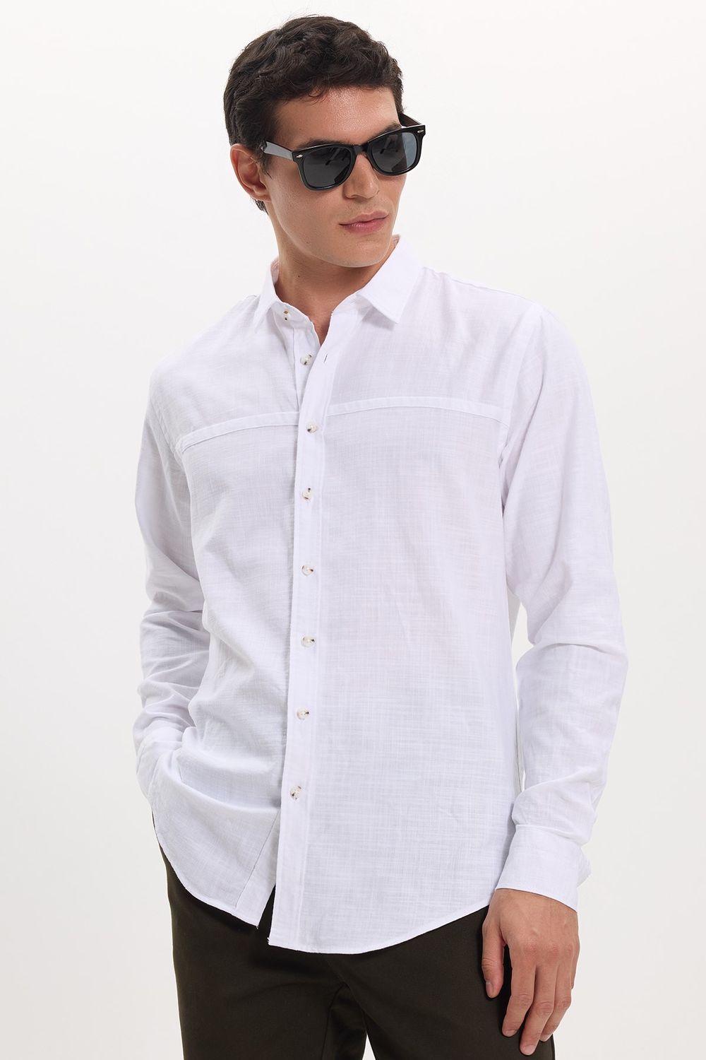 Erkek Slim Fit Dar Kesim Uzun Kollu %100 Pamuk Keten Doku Beyaz Gömlek