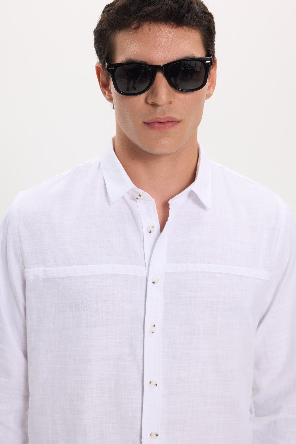 Erkek Slim Fit Dar Kesim Uzun Kollu %100 Pamuk Keten Doku Beyaz Gömlek