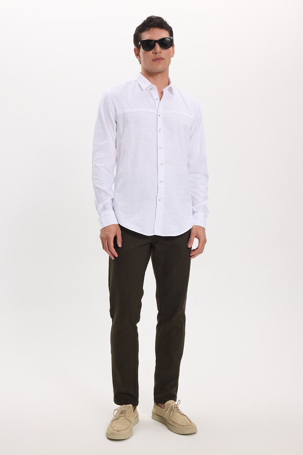 Erkek Slim Fit Dar Kesim Uzun Kollu %100 Pamuk Keten Doku Beyaz Gömlek