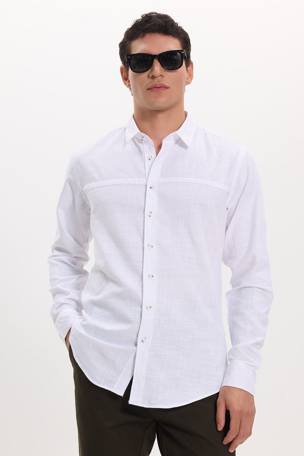 Erkek Slim Fit Dar Kesim Uzun Kollu %100 Pamuk Keten Doku Beyaz Gömlek