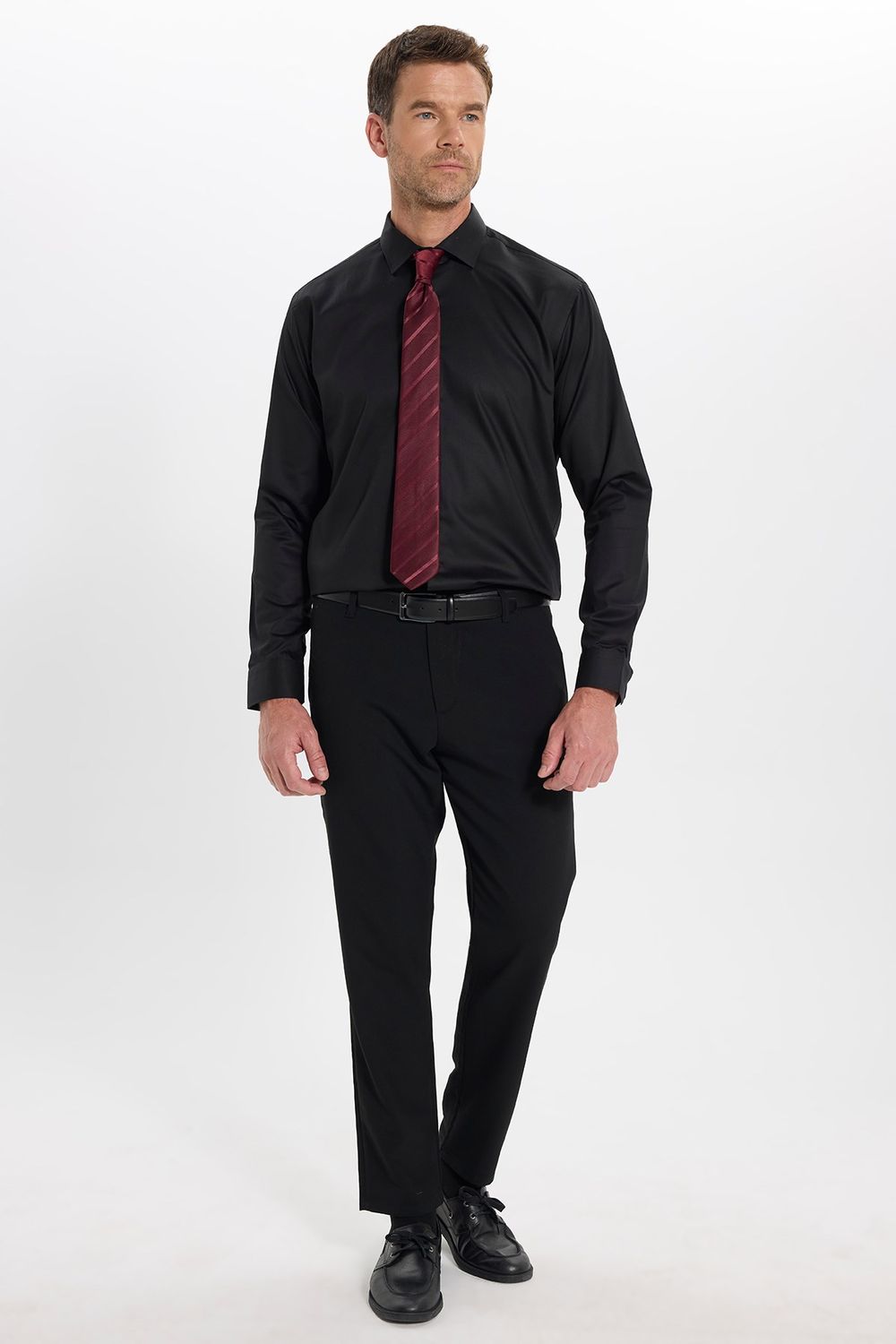 Erkek Slim Fit Dar Kesim Non-Iron Uzun Kollu Kravatlık Yaka Pamuklu Siyah Gömlek