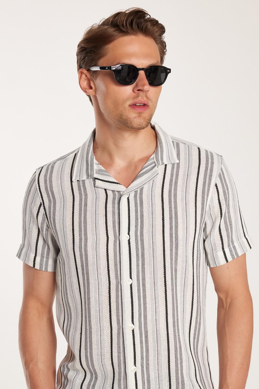 Erkek Slim Fit Dar Kesim Pamuklu Rahat Kullanım Çizgili Kısa Kollu Apaş Yaka Gömlek