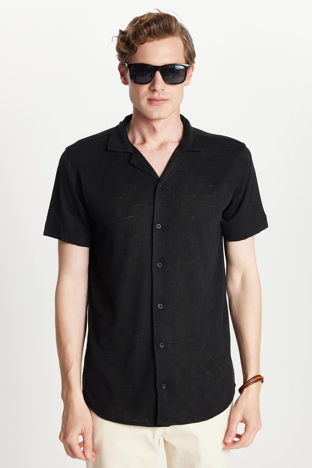 Slim Fit Kısa Kol Örme Kumaş Apaş Yaka Rahat Armürlü Doku Siyah Erkek Gömlek