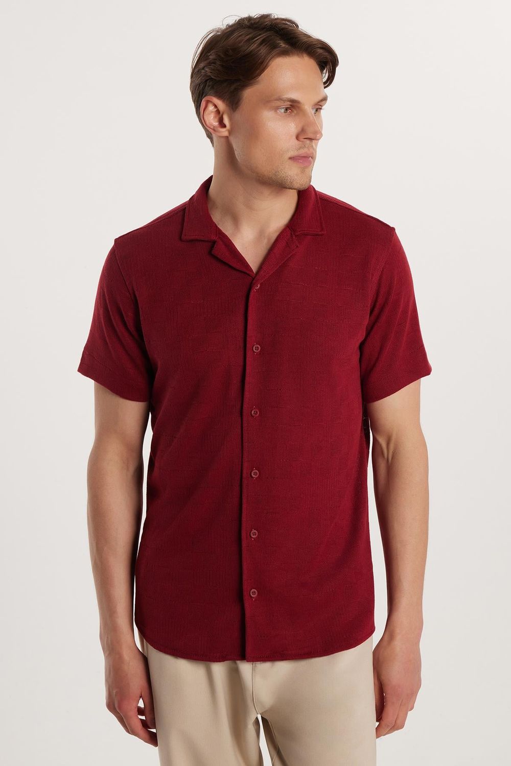 Slim Fit Kısa Kol Örme Kumaş Apaş Yaka Rahat Armürlü Doku Bordo Erkek Gömlek