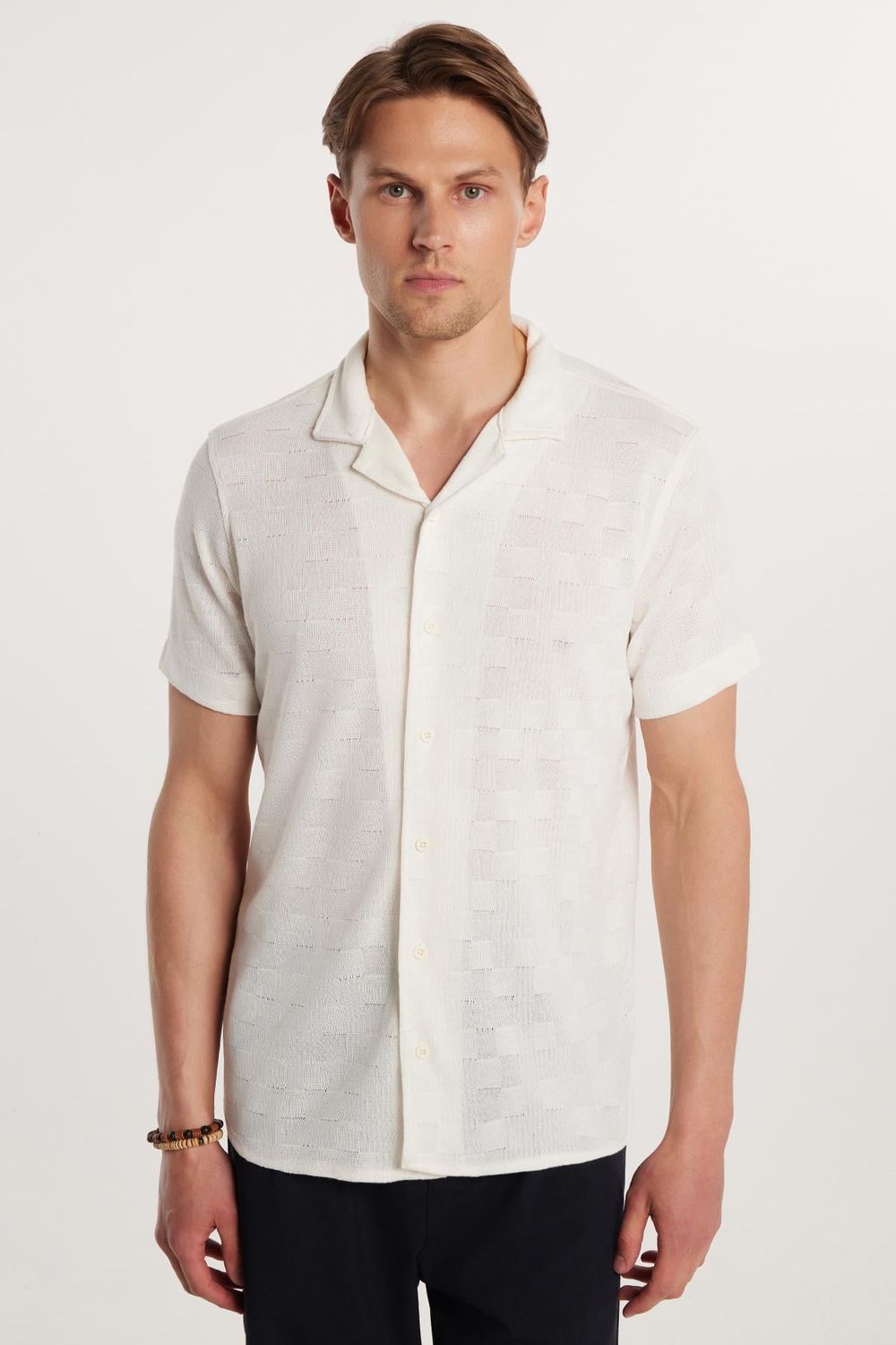 Slim Fit Kısa Kol Örme Kumaş Apaş Yaka Rahat Armürlü Doku Ekru Erkek Gömlek