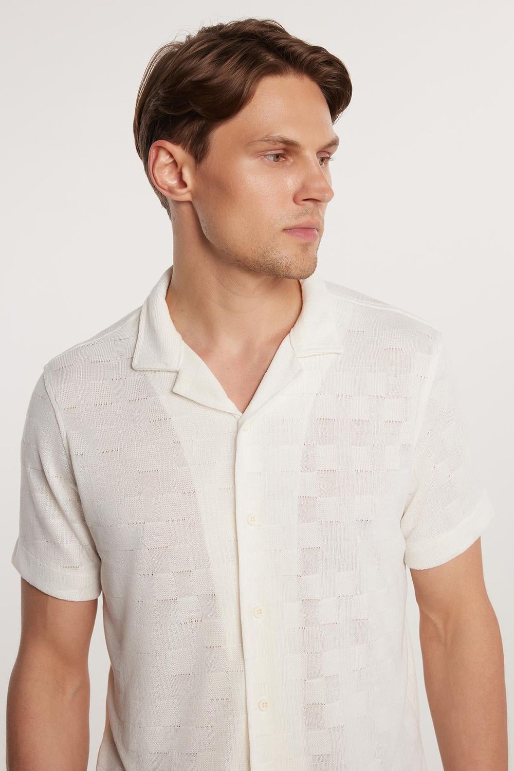 Slim Fit Kısa Kol Örme Kumaş Apaş Yaka Rahat Armürlü Doku Ekru Erkek Gömlek
