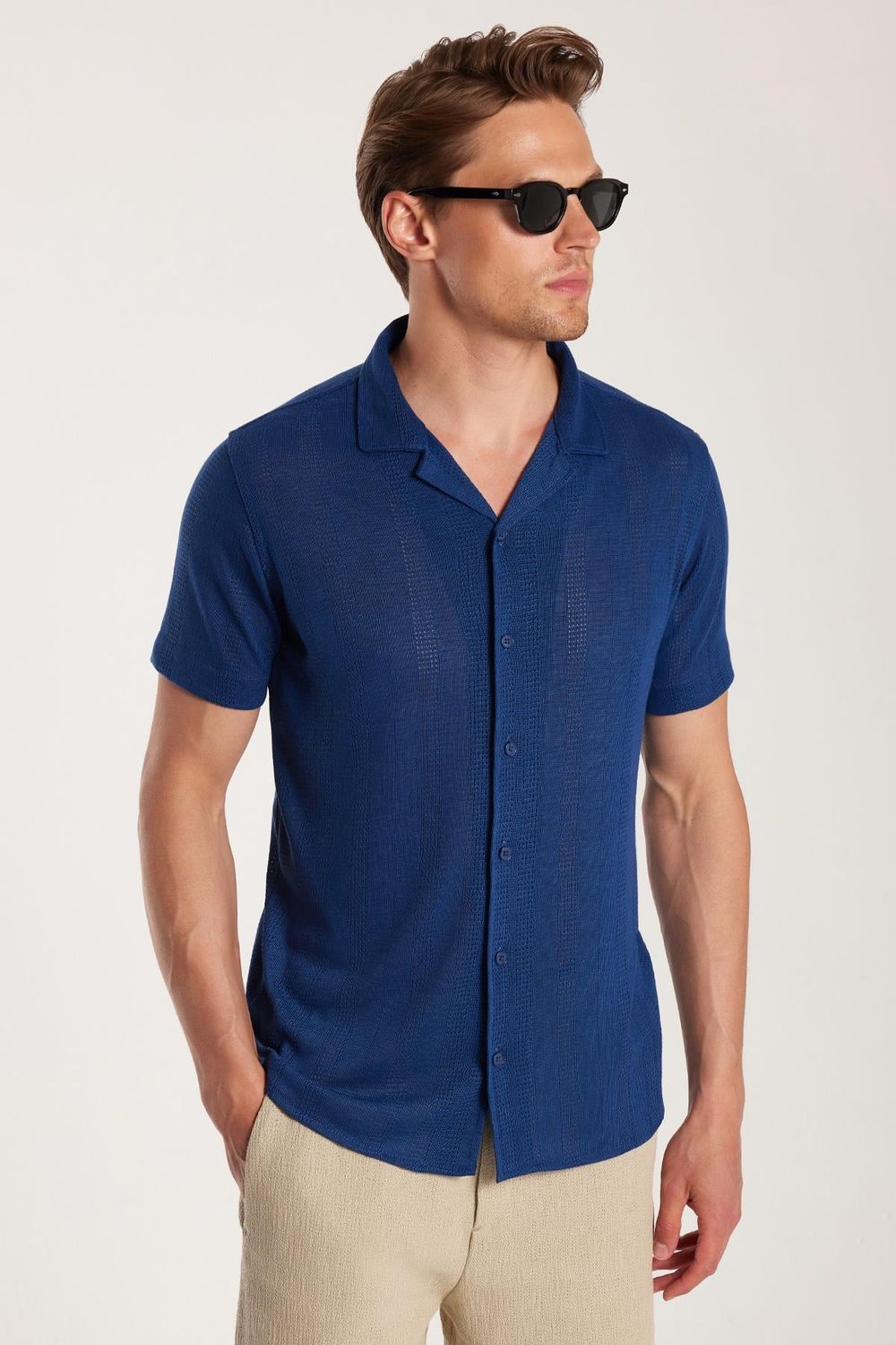 Erkek Slim Fit Örme Kumaş Apaş Yaka Rahat Kullanım Kısa Kol Lacivert Gömlek