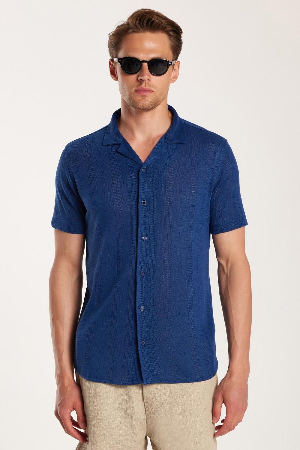 Erkek Slim Fit Örme Kumaş Apaş Yaka Rahat Kullanım Kısa Kol Lacivert Gömlek