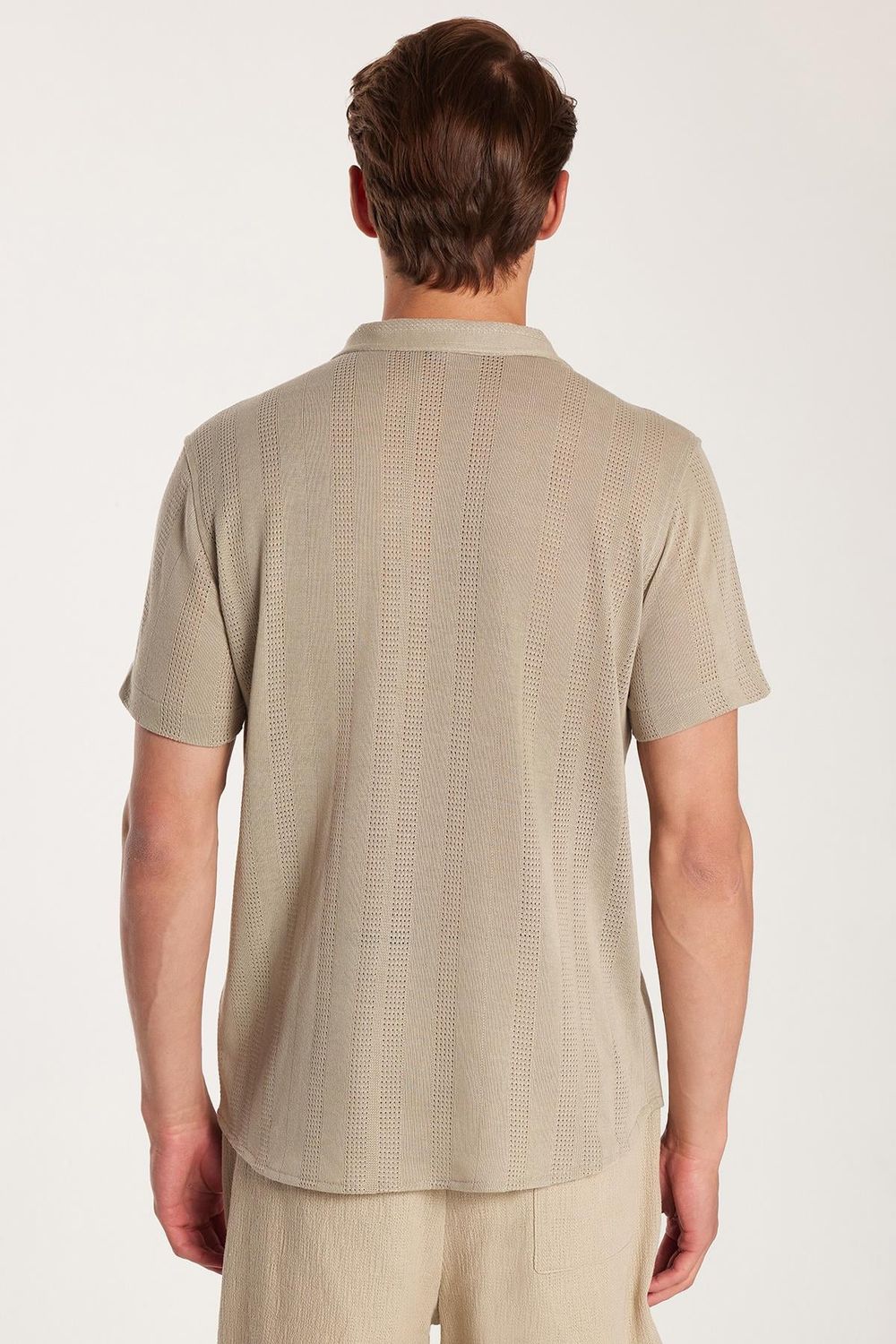 Erkek Slim Fit Örme Kumaş Apaş Yaka Rahat Kullanım Kısa Kol Bej Gömlek