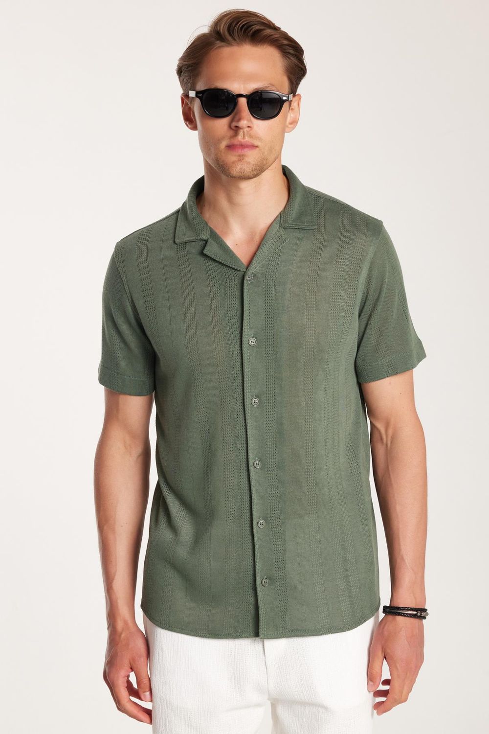 Erkek Slim Fit Örme Kumaş Apaş Yaka Rahat Kullanım Kısa Kol Haki Gömlek