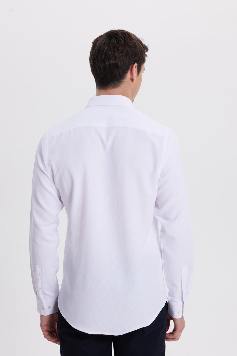 Erkek Slim Fit Dar Kesim Düz Oxford Armalı Yaka Düğmeli Beyaz Spor Gömlek