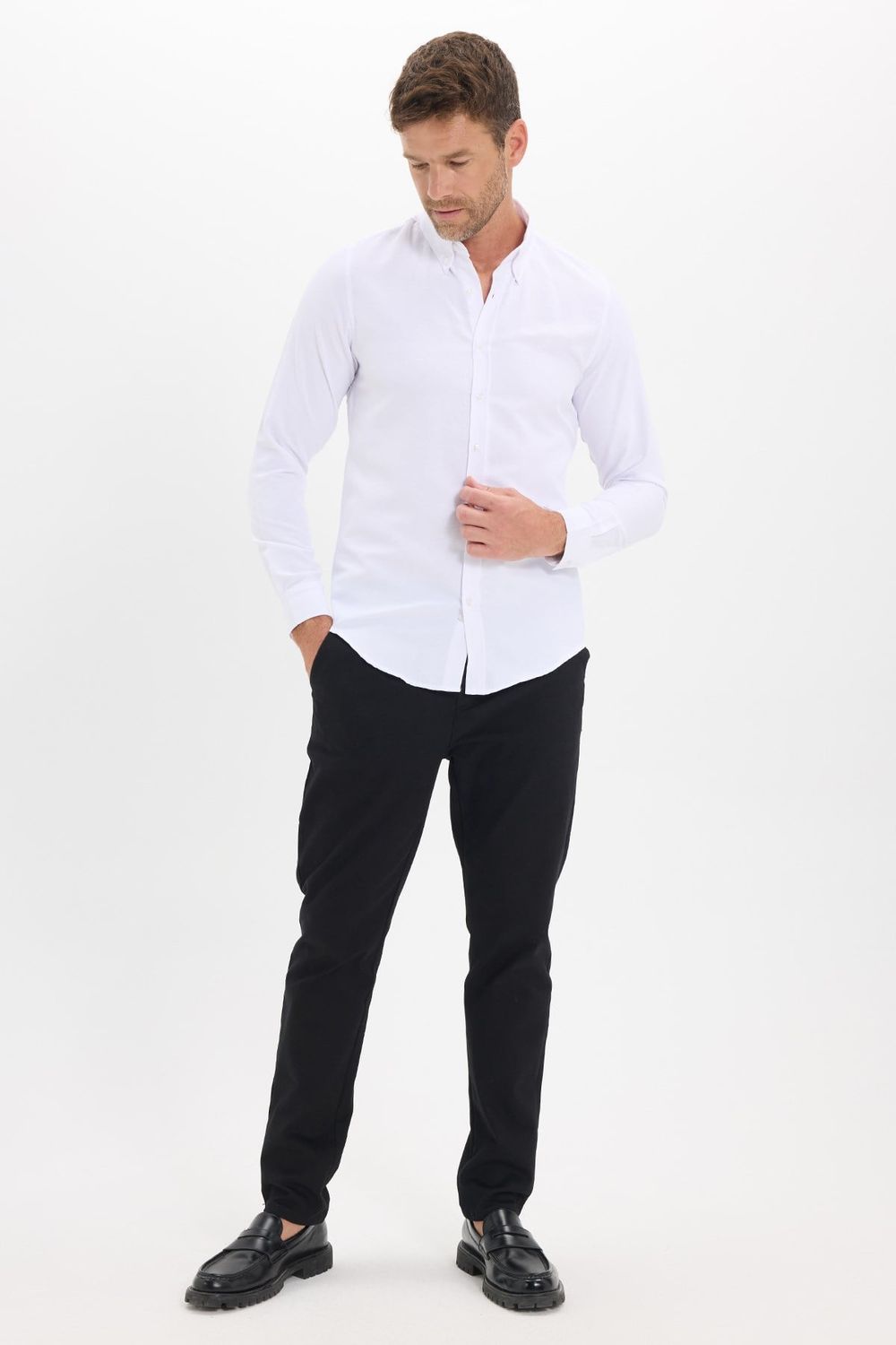 Erkek Slim Fit Dar Kesim Düz Oxford Armalı Düğmeli Yaka Beyaz Spor Gömlek