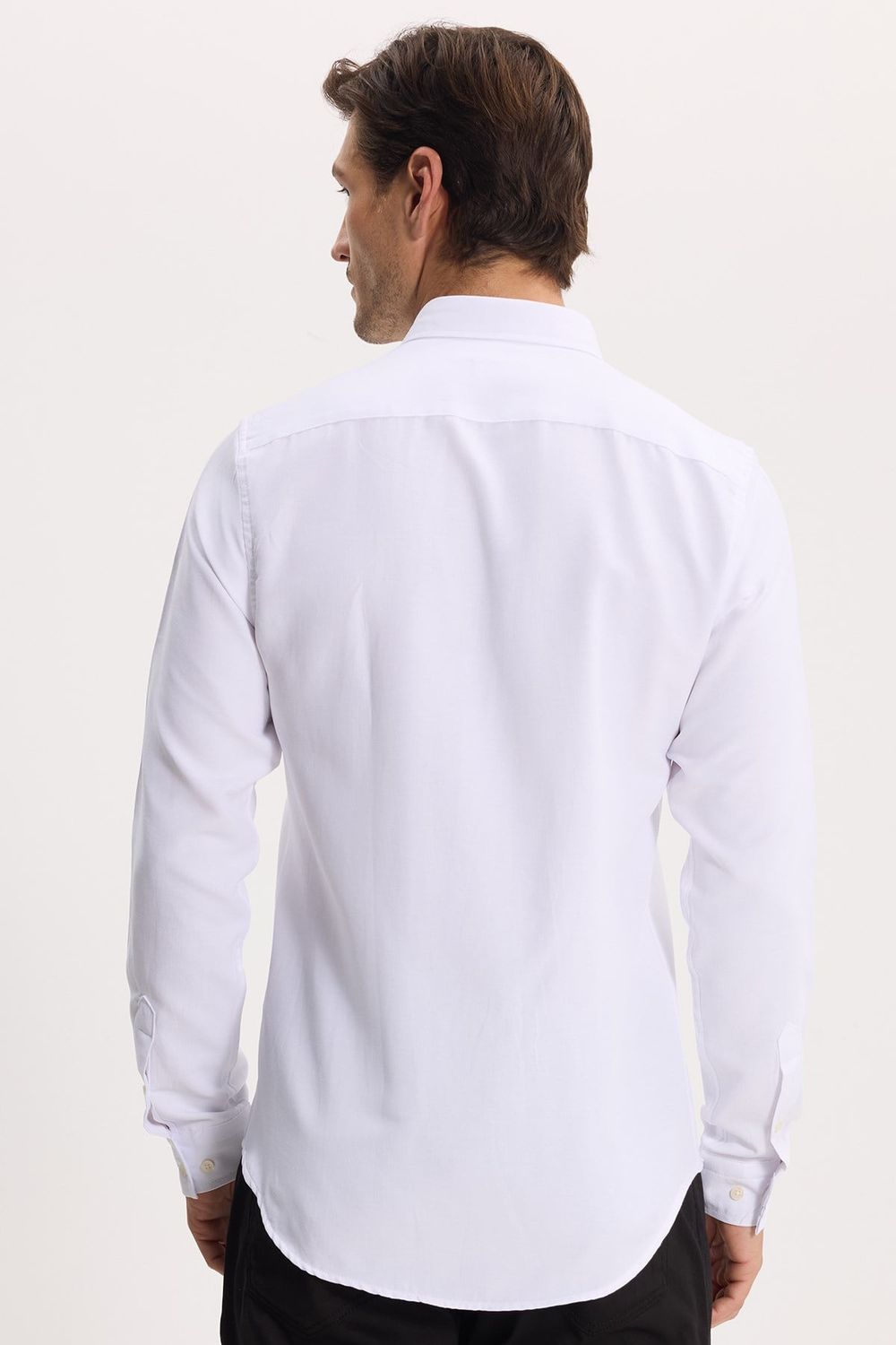 Erkek Slim Fit Dar Kesim Düz Oxford Armalı Düğmeli Yaka Beyaz Spor Gömlek
